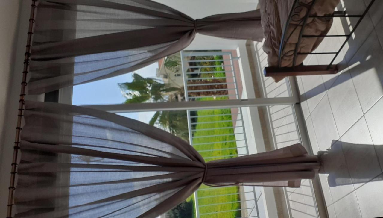Akamandos 76 Apartment เปเยีย ภายนอก รูปภาพ