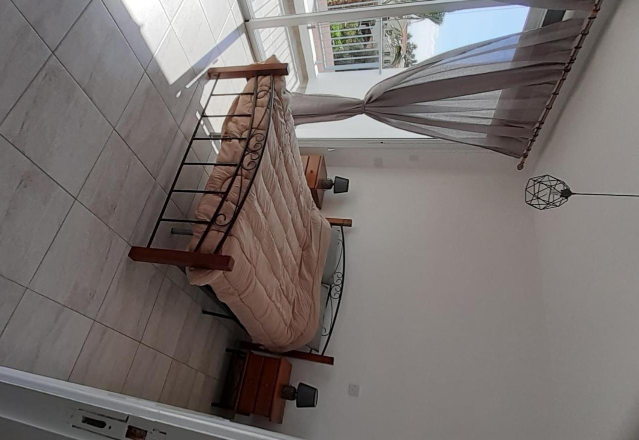Akamandos 76 Apartment เปเยีย ภายนอก รูปภาพ